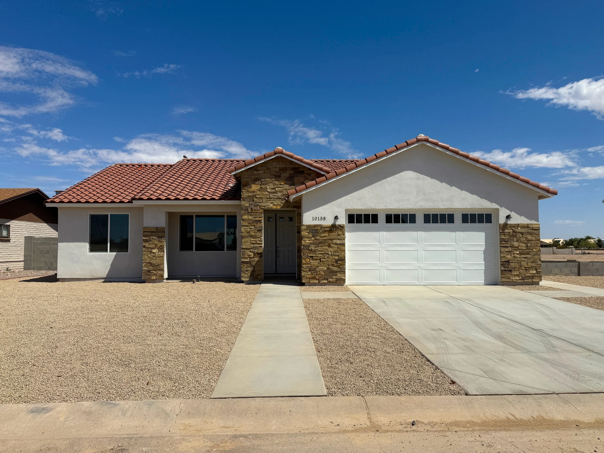 AZ City Custom 1604 — front exterior