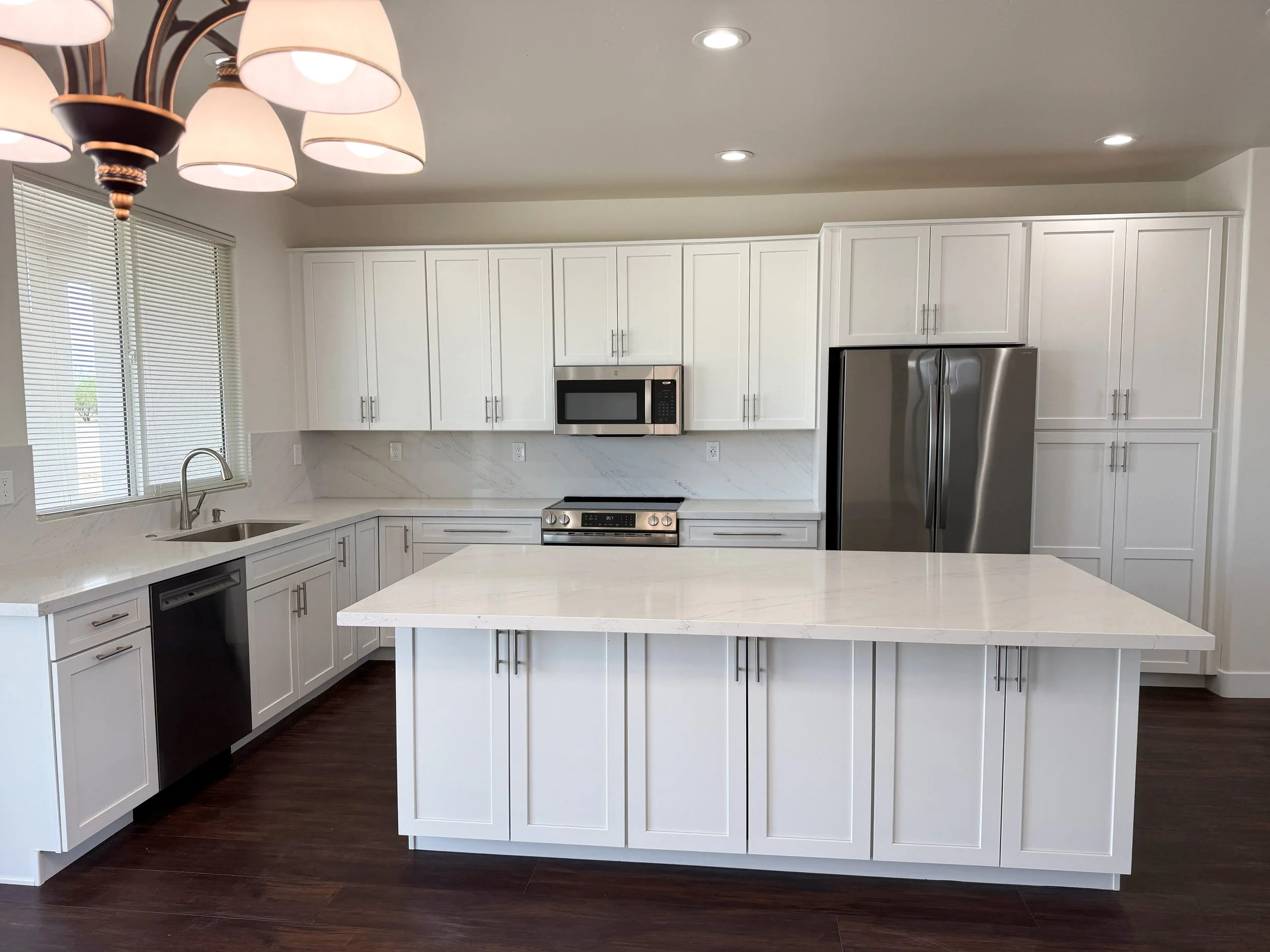 AZ City Custom 1604 — kitchen detail